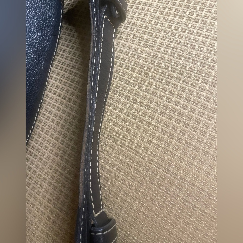 - Dooney & Bourke Large Dillen Bag -GUC - Picture 5 of 16